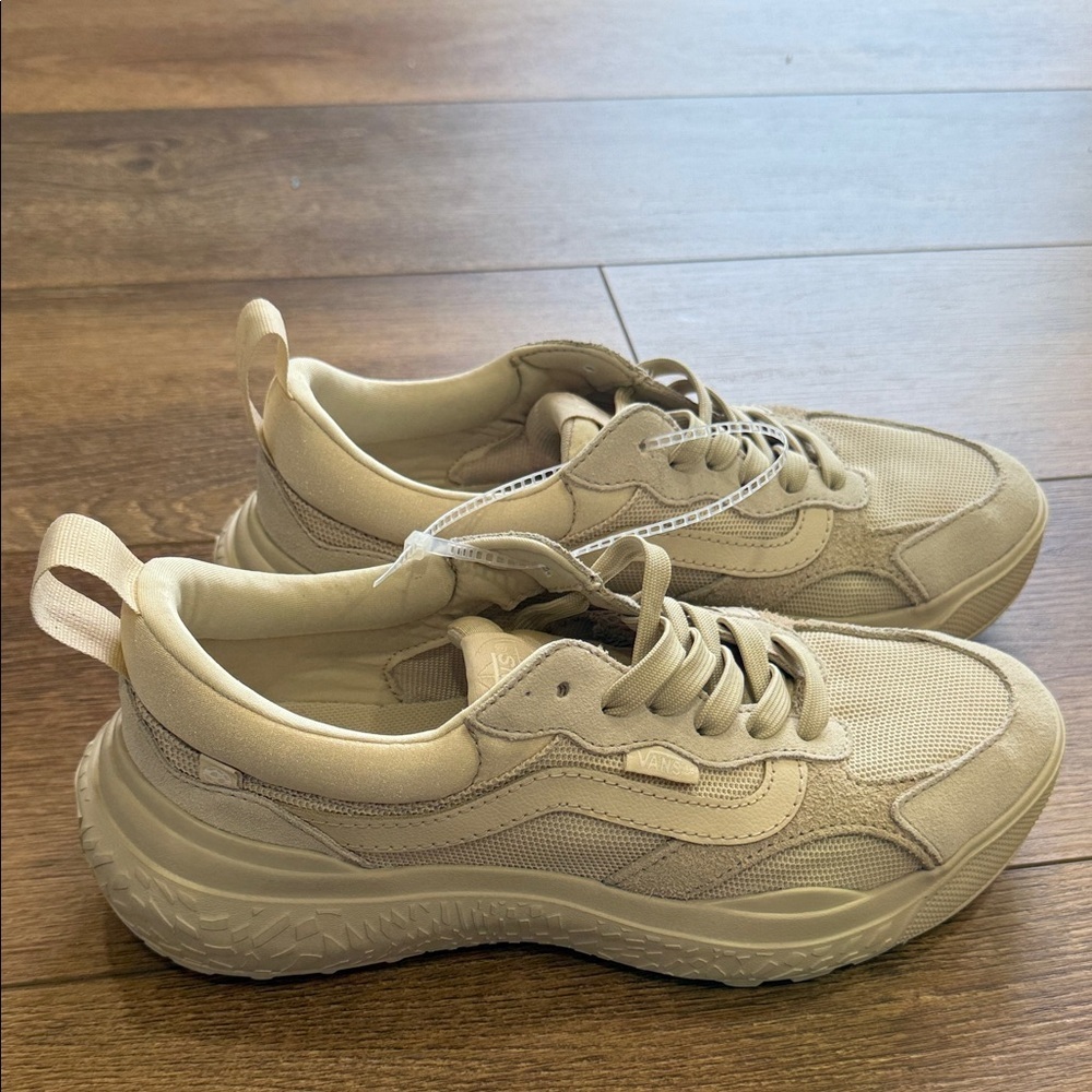 Vans Neutral-Tone Chunky Lace-Up Sneakers Size 8 Men / 9.5 Women.